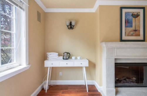 Westwood Plateau House | Luxury 1 Bedroom Executive Suite | 1,190 SF | Private Entrance | Free Parking