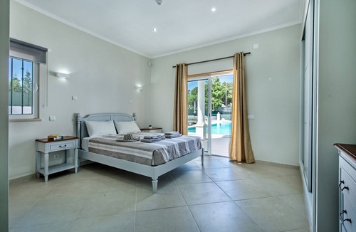 Olhos D'Agua Villa | Luxury 15 Bedroom Quinta Por Do Sol ideal for large groups or family holidays