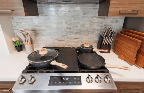 Downtown House | Luxury 1BR Pool, Gym, Rooftop and Prime Location