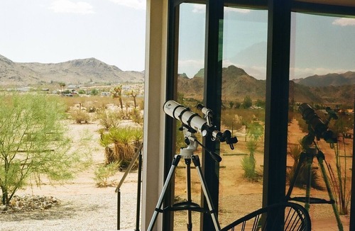 Joshua Tree House | Luxury 20-Acre Fully-Fenced Oasis Pool, Spa & Stunning Views 10 mins to JTNP
