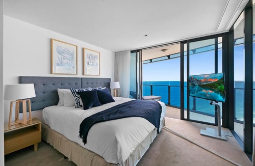 Surfers Paradise Apartment | Luxury 3-Bed Ocean View Apartment at Soul