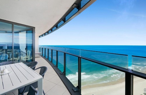 Surfers Paradise Apartment | Luxury 3-Bed Ocean View Apartment at Soul