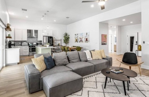 Cathedral City House | Luxury 4 Bedroom/3 Bath w/Private Saltwater Pool, Hot Tub & Putting Green!