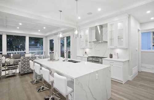 Crescent Beach House | Luxury 4BR | Steps to Beach, Hot Tub & Theatre