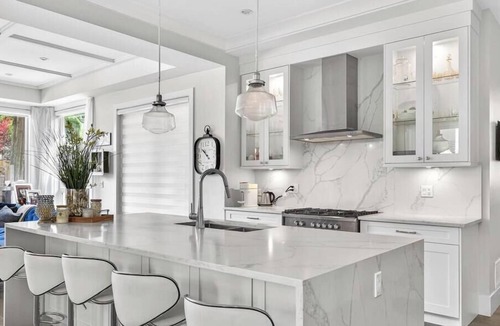 Crescent Beach House | Luxury 4BR | Steps to Beach, Hot Tub & Theatre