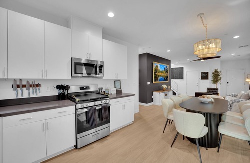 Las Vegas House | Luxury 5 Bedroom Desert Oasis- The Viva Las Vegas House