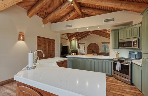 Carefree House | Luxury Aviation Retreat- Dual Primary Suites, Runway Views, Carefree, AZ