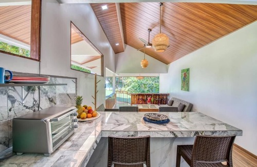Cocles Apartment | Luxury Beachfront 2BR Apartment with Oceanview Terrace with AC