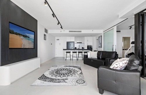 Broadbeach Apartment | Luxury Broadbeach Apartment with Ocean Views