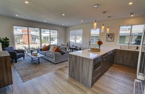 West Newport House | Luxury Coastal Retreat: Ocean Views/Rooftop Deck x2/6BDRM/6Bth/Ample Parking!