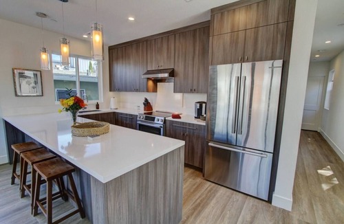 West Newport House | Luxury Coastal Retreat: Ocean Views/Rooftop Deck x2/6BDRM/6Bth/Ample Parking!