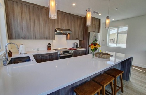 West Newport House | Luxury Coastal Retreat: Ocean Views/Rooftop Deck x2/6BDRM/6Bth/Ample Parking!