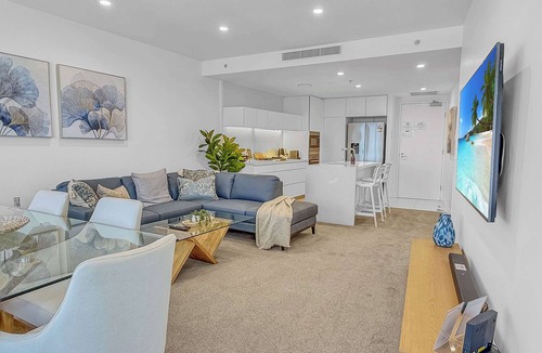 Broadbeach Apartment | Luxury High-Rise Living | Oracle Tower 2 Level 30