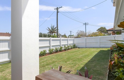 Burleigh Waters House | Luxury Holiday Home-stroll to beach & James St