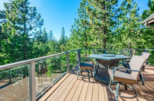 Round Hill Village House | Luxury home with fireplaces AC home office & 2-car garage sleeps 10