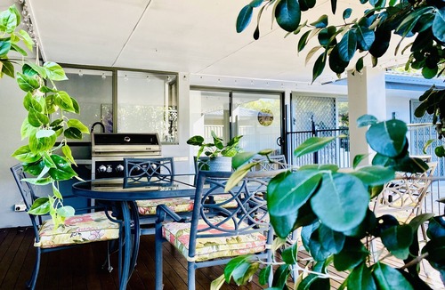 Bundall House | Luxury home with pool close to Surfers Paradise