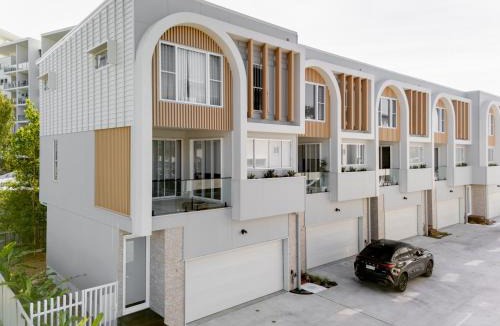 Gold Coast Apartment | Luxury Hope Island Retreat