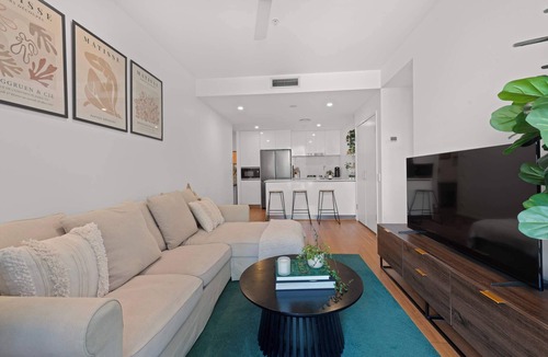Newstead Apartment | Luxury Inner-City Apartment w/Pool & Gym