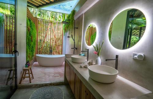 Chiguata House | Luxury Jungle Villa with Open-Air Baths and Pool