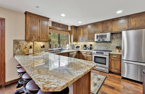 Big Bear Lake Cabin | Luxury Lodge Estate | Walk to Big Bear Village | Hot Tub & Game Room | Pet Friendly