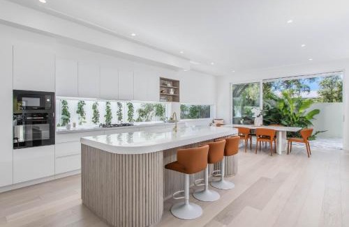 Mermaid Waters House | Luxury Mermaid Waters Holiday Home