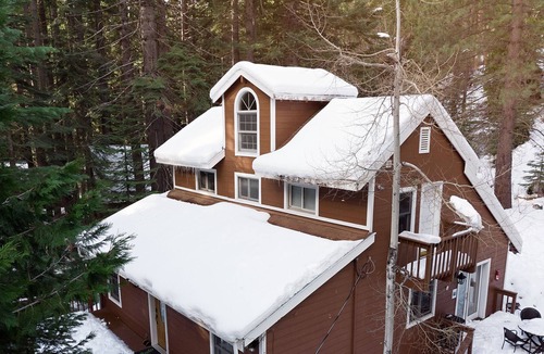 Strawberry House | LUXURY NEAR TO RESORTS ALL HARDWOOD FLOORING HOUSE