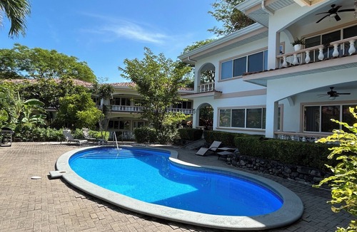Playa Hermosa Condo | Luxury Ocean Breeze Condo - 5 Minute Walk to Famous Playa Hermosa Beach