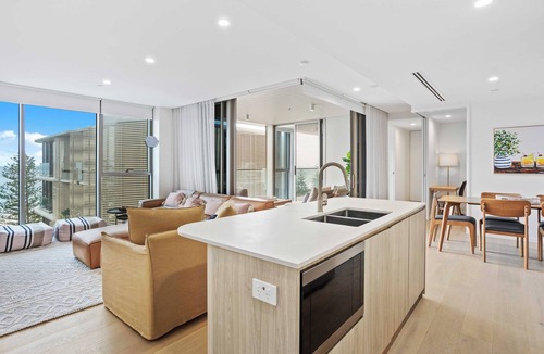 Burleigh Heads Apartment | Luxury ocean view apartment across from Burleigh Beach!