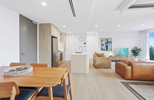 Burleigh Heads Apartment | Luxury ocean view apartment across from Burleigh Beach!