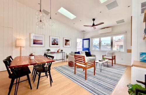 West Newport House | Luxury Ocean-View Rooftop | Steps to Beach | A/C
