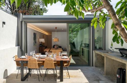 Centro / Baixa Villa | Luxury Old Town Oasis for Family and Friends (Daily Breakfast + Housekeeping incl)