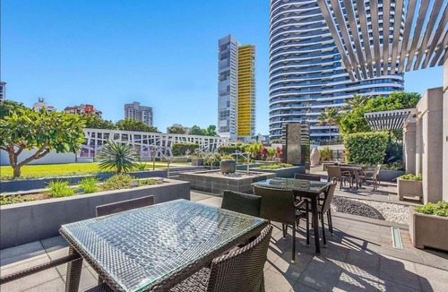 Broadbeach Apartment | Luxury Oracle Central Broadbeach 906