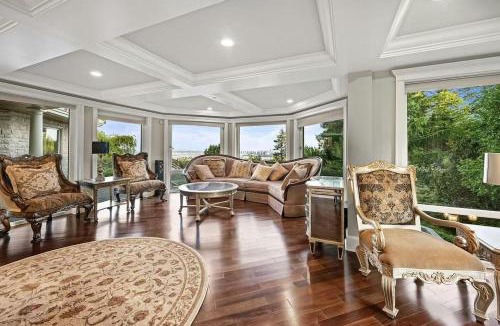 West Vancouver Villa | Luxury Pool Villa with City Views in West Vancouver