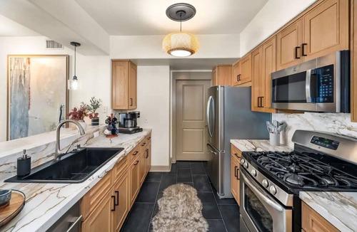 Valencia Condo | Luxury Resort Condo by Six Flags Magic Mountain