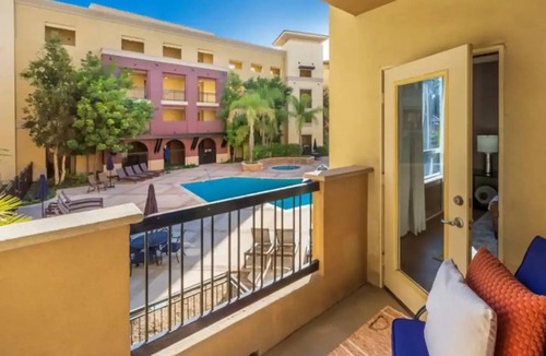Valencia Condo | Luxury Resort Condo by Six Flags Magic Mountain