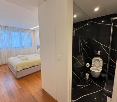 Parque das Nacoes Apartment | Luxury River View 3BR with Pool by Airport