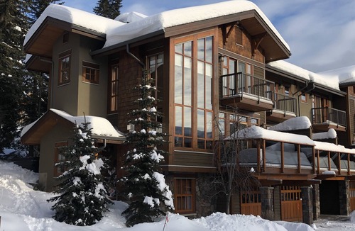 Sun Peaks House | Luxury slopeside townhouse with private hot tub in Woodhaven 4