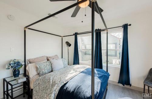 Riviera - Westchester Villa | Luxury Stay Near Downtown Bakersfield