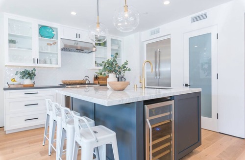 West Newport Condo | Luxury Three-Level 6BR | AC, Ocean Views & Rooftop Deck w/Private Hot Tub | Steps to the Sand!