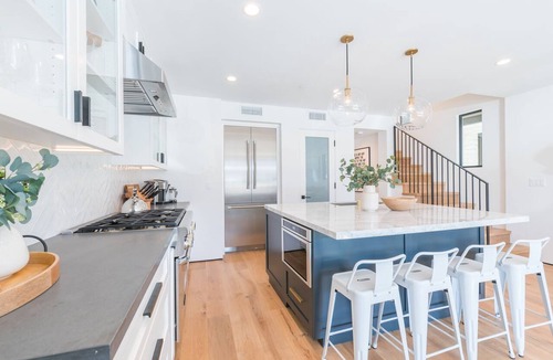 West Newport Condo | Luxury Three-Level 6BR | AC, Ocean Views & Rooftop Deck w/Private Hot Tub | Steps to the Sand!