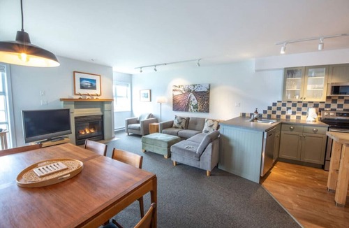 Tofino Condo | Luxury Tofino Oceanfront 2br Condo Directly Downtown