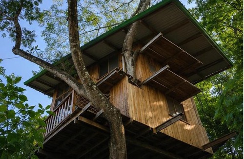 Lepanto Ski Chalet | Luxury treehouse with Jacuzzi and nature