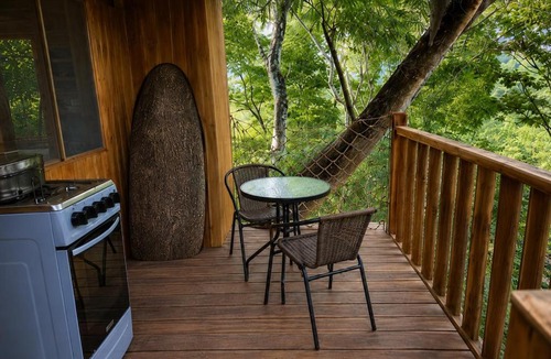 Lepanto Ski Chalet | Luxury treehouse with Jacuzzi and nature