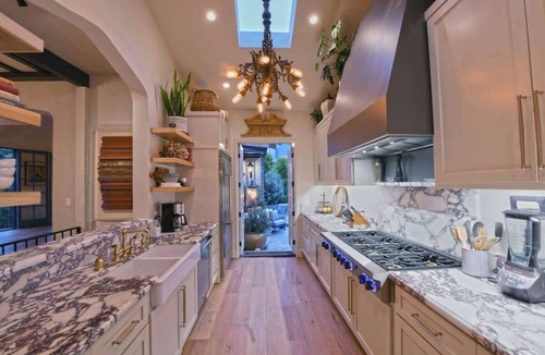 Beachwood Canyon Villa | Luxury Villa + Secret Garden + Pool + Dogs OK