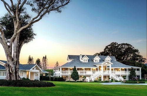 Wongawallan House | Luxury Villas Guanaba Estate (Heated Pool)