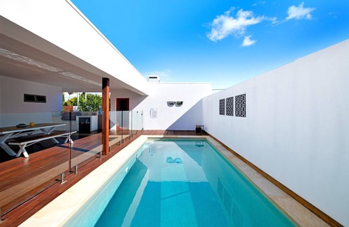 Broadbeach Waters House | Luxury Villas Majestic Palms (Heated Pool)