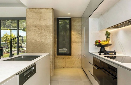 Skinners Shoot House | Luxury Villas Narringa Ridgeview:Pool, Spa, Tennis