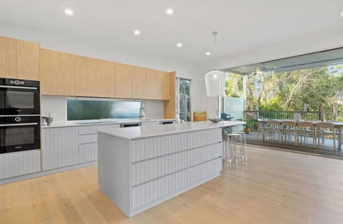 New Brighton House | Luxury Villas The Break (Beachfront + Heated Pool)