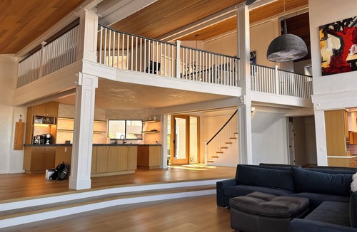 Discovery Bay House | Luxury Waterfront Family Retreat – Pool, 1-Min to Fast Water