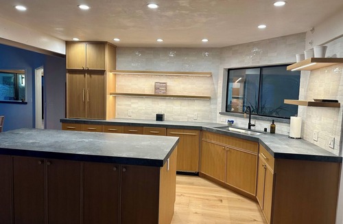Discovery Bay House | Luxury Waterfront Family Retreat – Pool, 1-Min to Fast Water